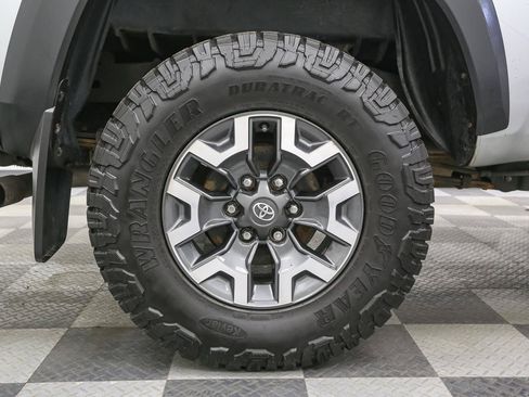 Used 2022 Toyota Tacoma TRD Off-Road w/ TRD Premium Off Road Package AWD/4WD image 19