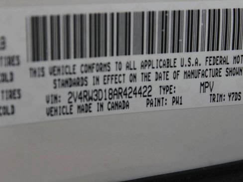 Used 2010 Volkswagen Routan SE FWD image 11