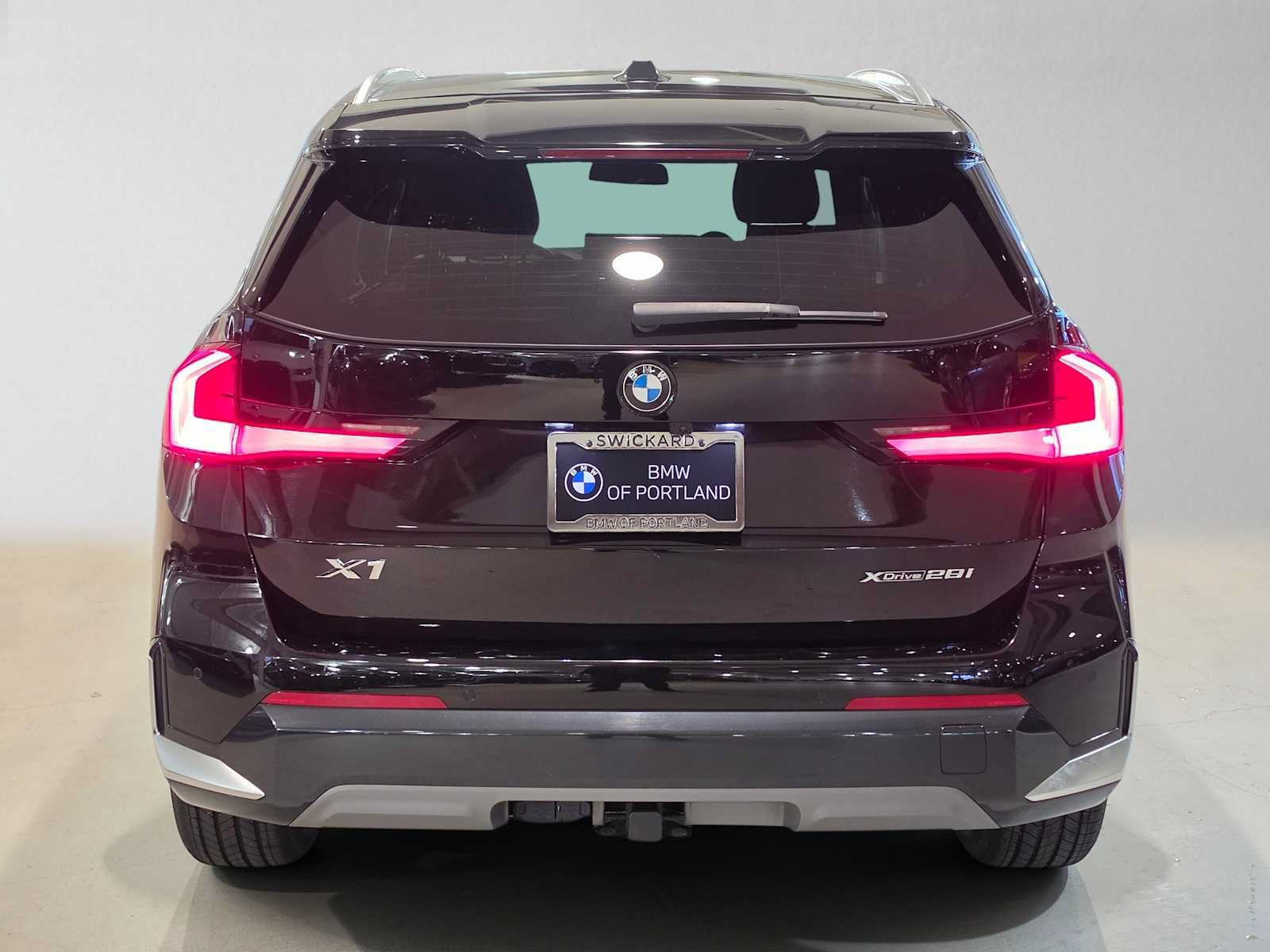 Used 2023 BMW X1 xDrive28i w/ Premium Package AWD/4WD image 4