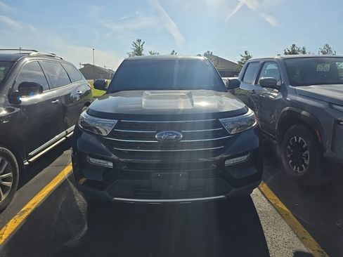 Used 2020 Ford Explorer XLT w/ Equipment Group 202A AWD/4WD image 2