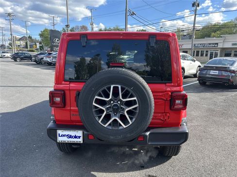 Used 2025 Jeep Wrangler Sahara image 4