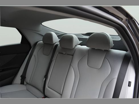 New 2026 Hyundai Elantra Limited FWD image 28