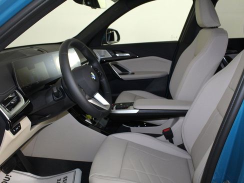 Used 2025 BMW X1 xDrive28i w/ Technology Package image 28