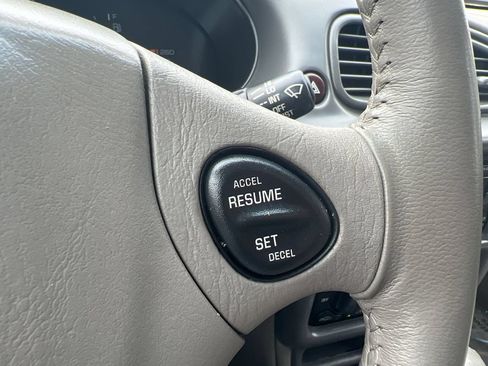 Used 1998 Oldsmobile Cutlass GLS FWD image 19