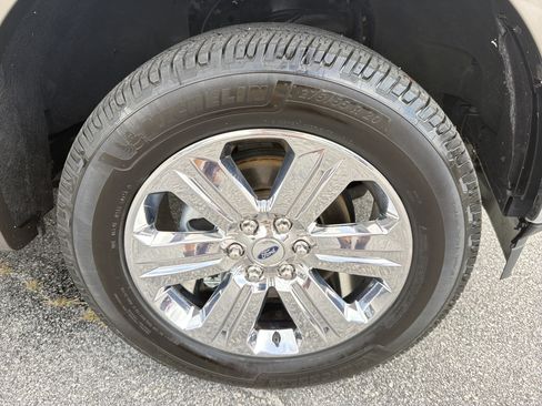 Used 2020 Ford F150 Lariat w/ Equipment Group 502A Luxury AWD/4WD image 13