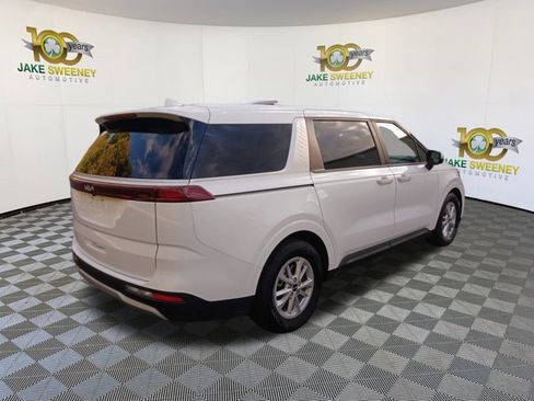 Certified 2024 Kia Carnival LX image 11