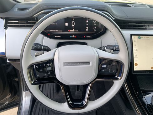 Used 2025 Land Rover Range Rover Sport Dynamic SE AWD/4WD image 18