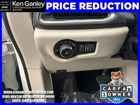 Certified 2023 Chrysler Pacifica Limited w/ Uconnect Theater Family Group image 13