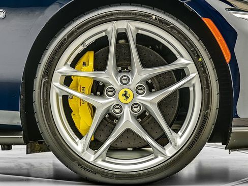 Used 2026 Ferrari Roma Spider RWD image 32
