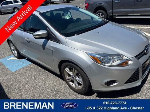 Used 2014 Ford Focus SE w/ SE Winter Package FWD image 1