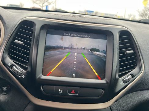 Used 2018 Jeep Cherokee Limited image 21