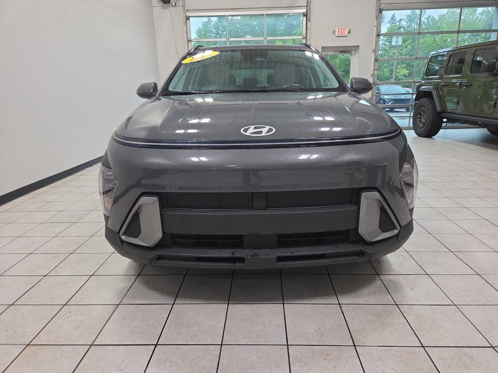 Used 2025 Hyundai Kona SEL AWD/4WD image 2