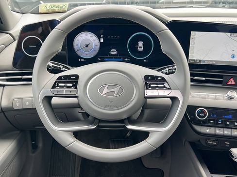Certified 2025 Hyundai Elantra SEL FWD image 23