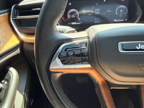 Used 2022 Jeep Grand Cherokee Summit AWD/4WD image 36