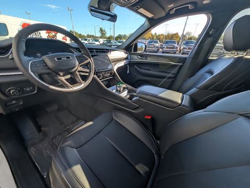 New 2025 Jeep Grand Cherokee Limited w/ Black Appearance Package image 2