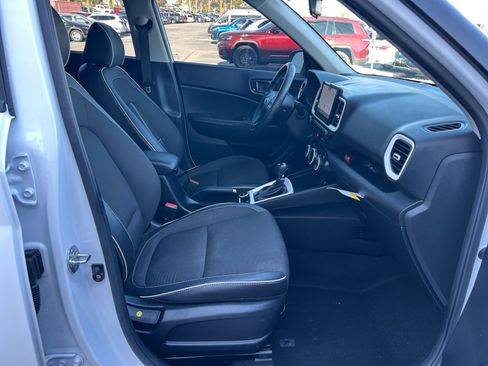 Certified 2024 Hyundai Venue Limited FWD image 31
