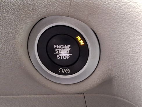 Used 2017 Chrysler Pacifica Touring w/ Tire & Wheel Group image 22