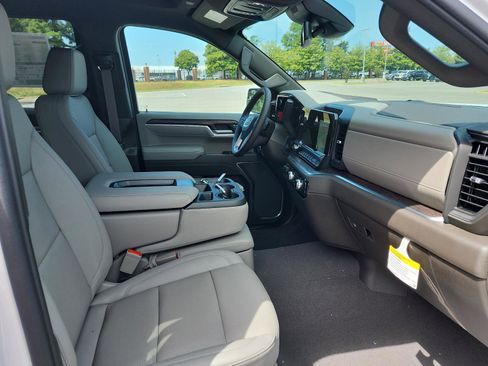 New 2026 GMC Sierra 1500 SLT image 8