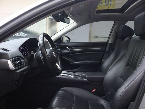 Used 2019 Honda Accord Touring image 16