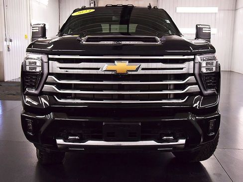 Used 2024 Chevrolet Silverado 2500 High Country w/ Z71 Off-Road Package AWD/4WD image 2