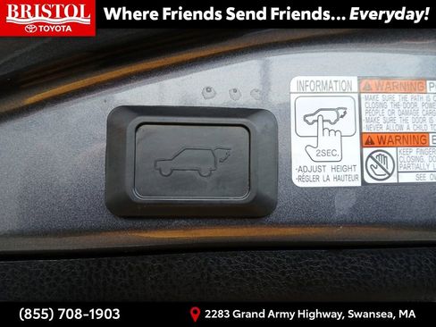 Used 2016 Toyota RAV4 Limited image 33