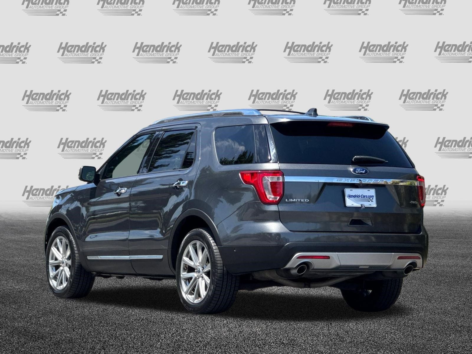 Used 2017 Ford Explorer Limited w/ Equipment Group 301A AWD/4WD image 7