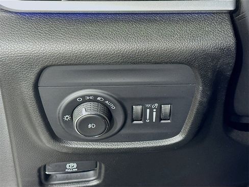 Used 2022 Jeep Grand Cherokee Overland image 22