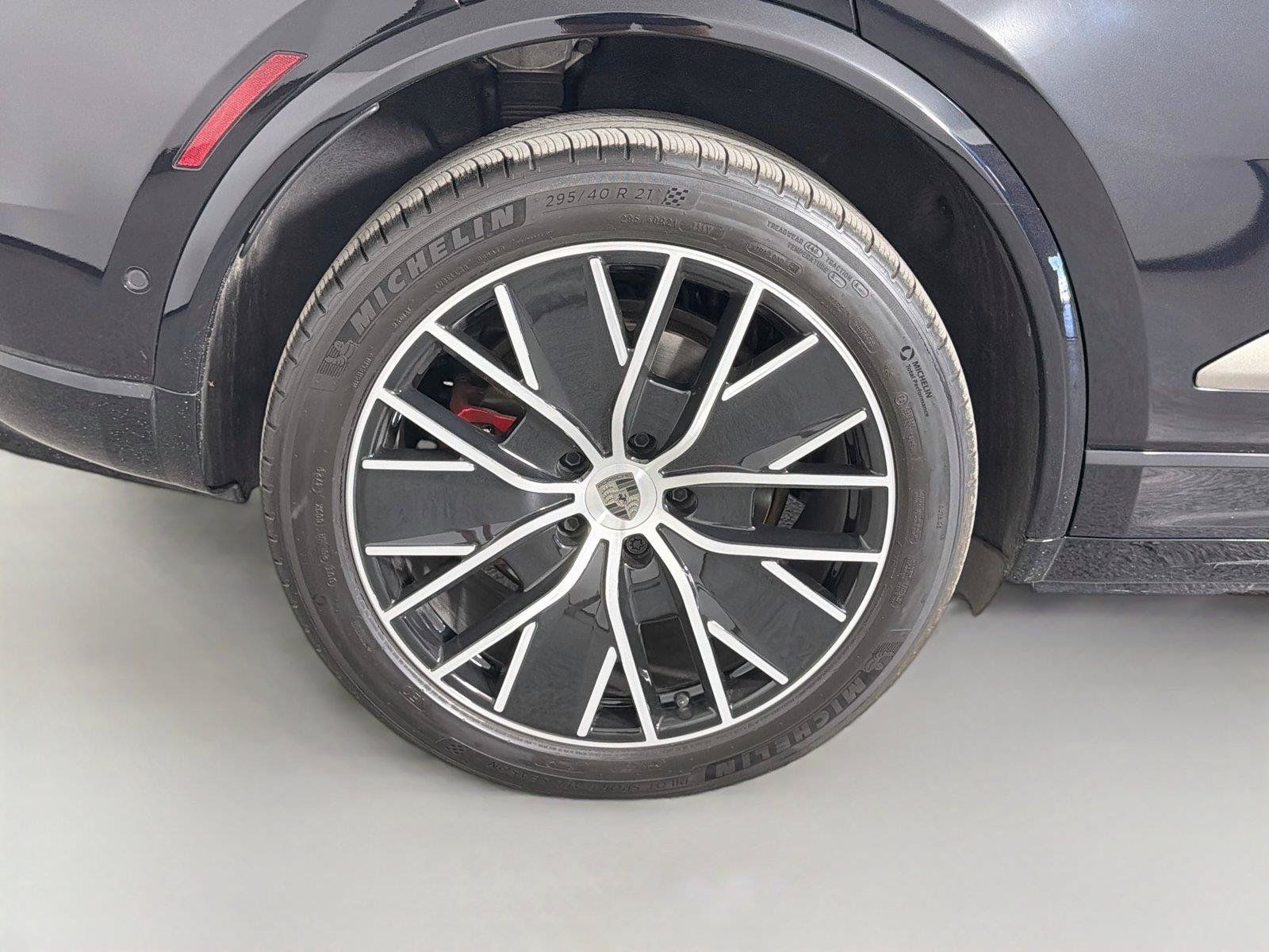 Certified 2025 Porsche Macan Turbo Electric AWD/4WD image 13