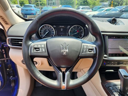 Used 2023 Maserati Levante GranLusso AWD/4WD image 24