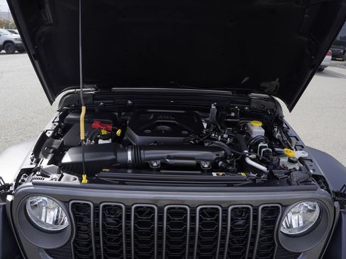Used 2025 Jeep Wrangler Unlimited Sport AWD/4WD image 34