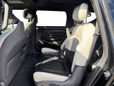 Used 2024 Kia EV9 GT-Line image 16