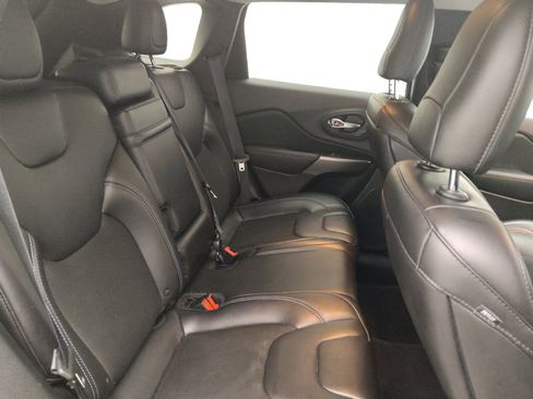 Used 2019 Jeep Cherokee Latitude Plus image 19