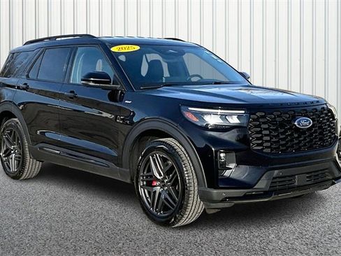 Used 2025 Ford Explorer ST-Line w/ ST-Line Street Pack image 1