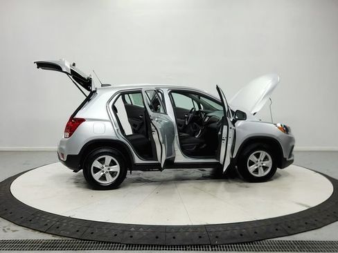 Used 2017 Chevrolet Trax LS AWD/4WD image 17