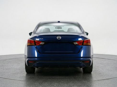 Used 2025 Nissan Altima 2.5 SV FWD image 7