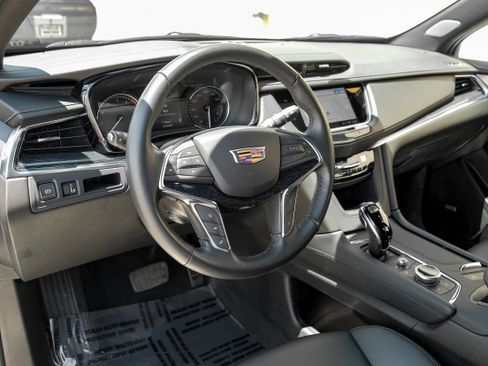 Used 2024 Cadillac XT5 Premium Luxury FWD image 2