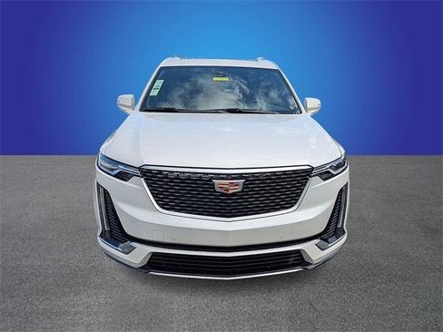 New 2025 Cadillac XT6 Luxury image 8