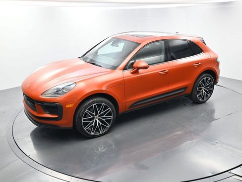 Certified 2025 Porsche Macan image 33