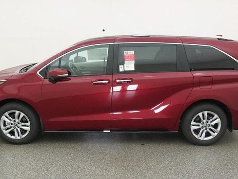 New 2026 Toyota Sienna Limited FWD image 3