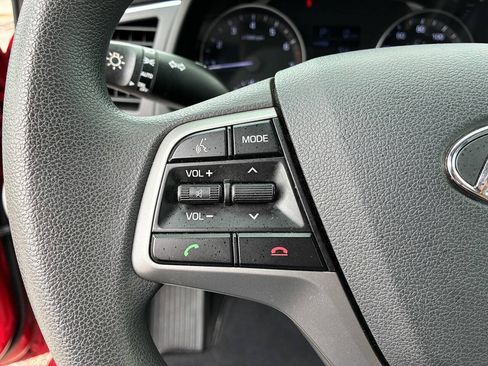 Used 2017 Hyundai Elantra SE FWD image 18
