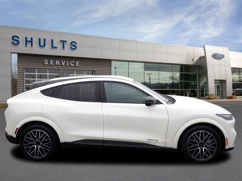 Certified 2025 Ford Mustang Mach-E Premium image 4