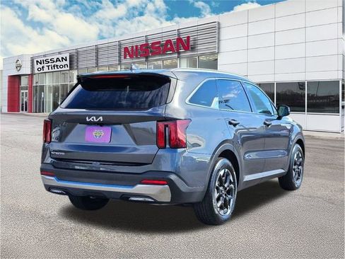 Used 2024 Kia Sorento S image 7
