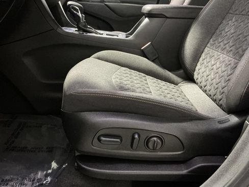 Used 2023 Chevrolet Equinox LT FWD image 15