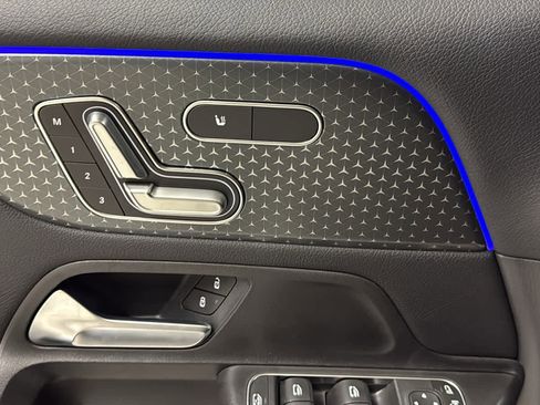 Certified 2024 Mercedes-Benz GLB 250 4MATIC image 17