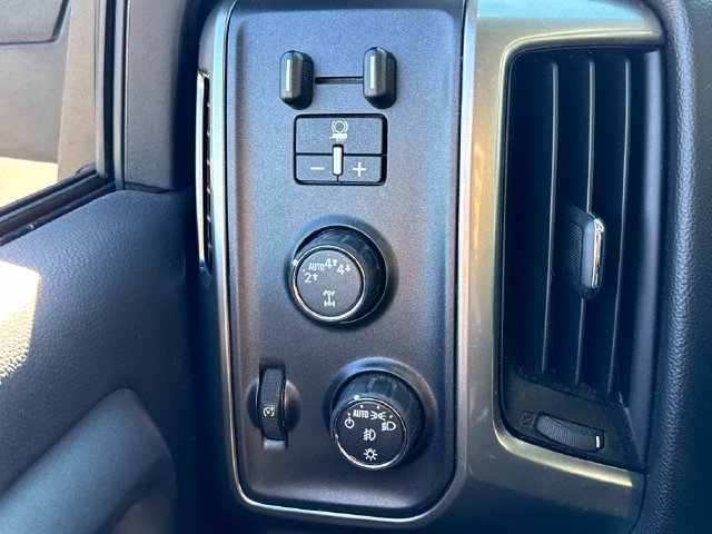 Used 2017 Chevrolet Silverado 1500 LT w/ All Star Edition AWD/4WD image 36