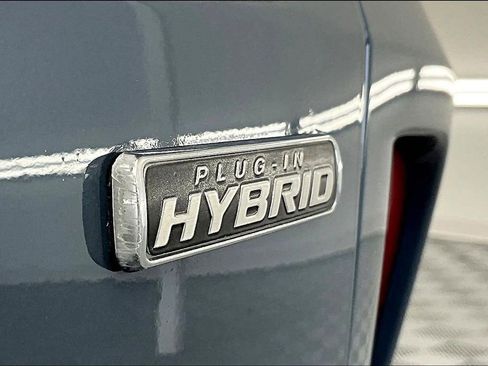 Used 2025 Ford Escape SE image 8