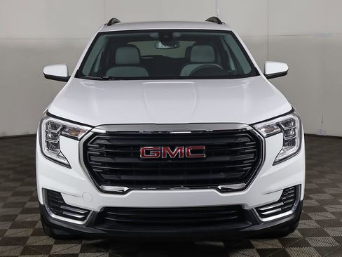 Used 2023 GMC Terrain SLE w/ Driver Convenience Package image 10