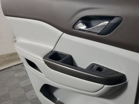 Used 2019 GMC Acadia SLT FWD image 15