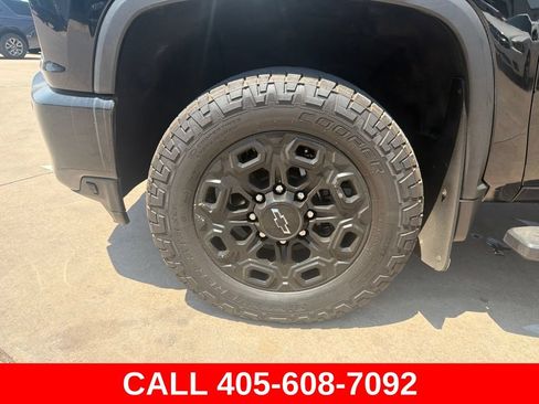 Used 2022 Chevrolet Silverado 2500 LTZ w/ LTZ Plus Package AWD/4WD image 9