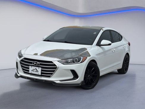 Used 2018 Hyundai Elantra SE FWD image 2